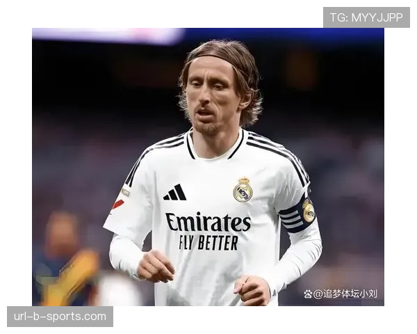 终场哨响，克罗地亚老将莫德里奇跪地掩面，皇马欧冠征程终结